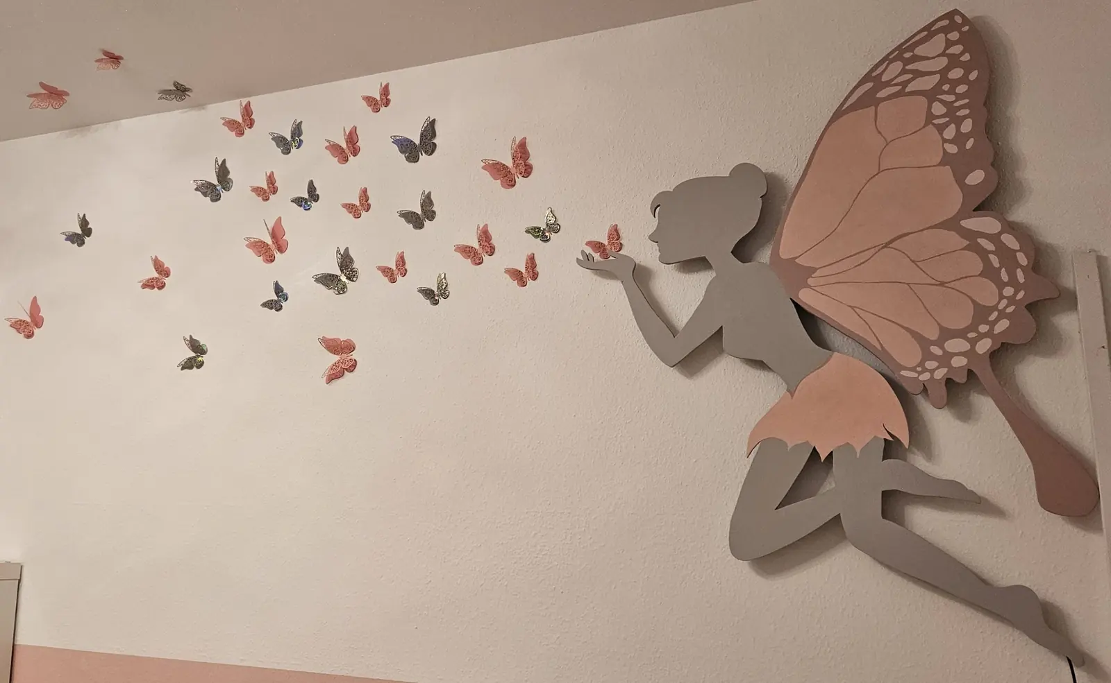 Feen-Wandinstallation mit Schmetterlingen
